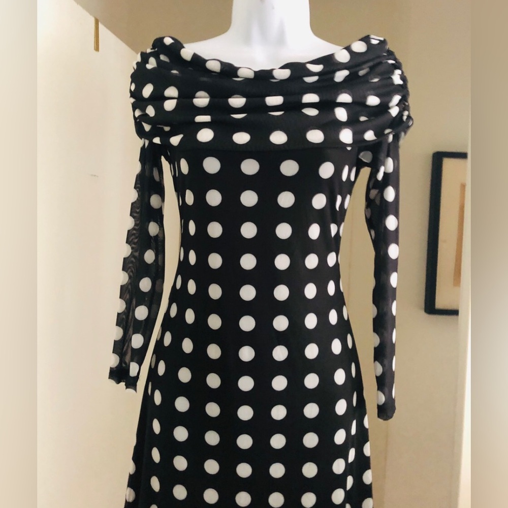 🎉Make a statement Off Shoulder Polka Dot Maxi Dress, perfect for any occ… - Picture 11 of 16